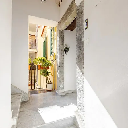 Il Chiostro Di Santa Chiara